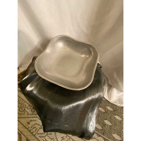 The Wilton Co Heavy Aluminum Square dish 7.25 X 7.25 in with rounded corners EUC - Picture 2 of 14